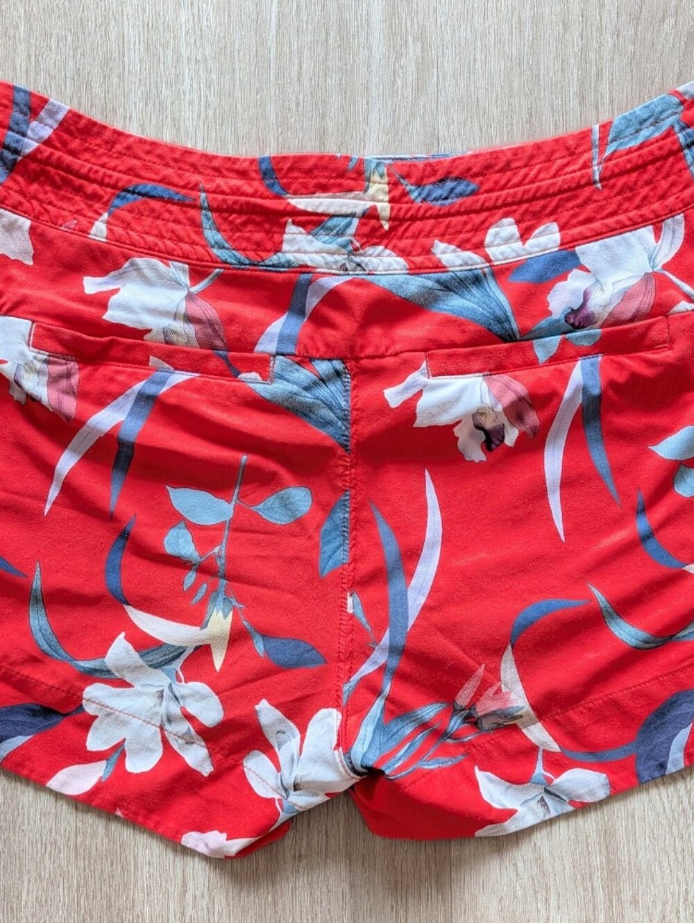 Athleta Red Floral Drawstring Beach Shorts - Picture 4 of 5